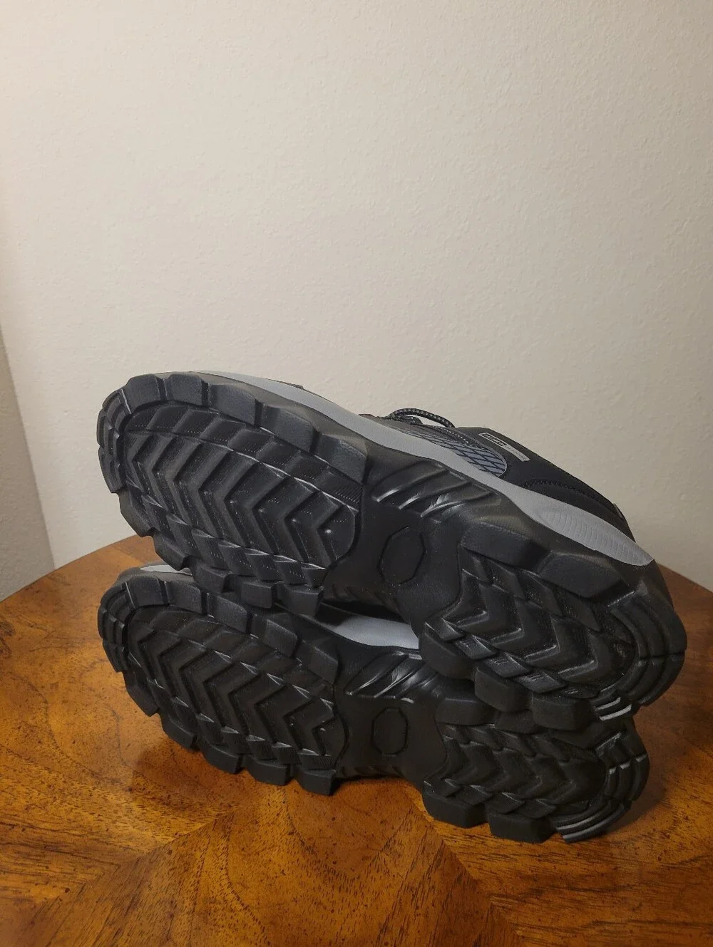 Sneakers, Men's 10.5 US/ 10 UK Thick Bottom, Non-slip Hiking Shoes, Black, NWOT
